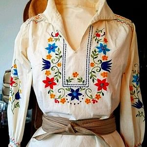 Late 1920's linen Guatemalan embroidered blouse